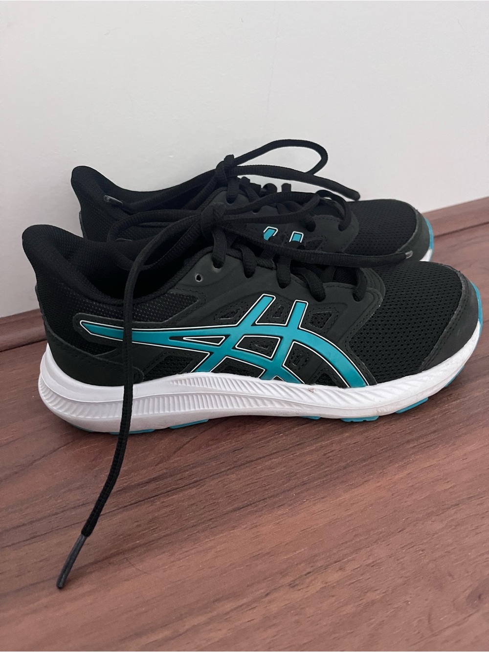 Kids Youth ASICS Runners Size 1